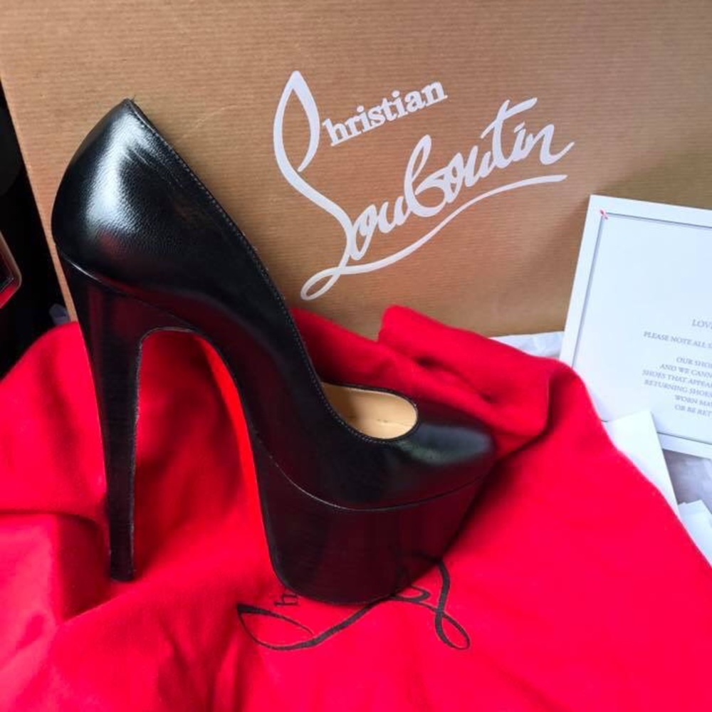 Christian Louboutin Victoria Pumps